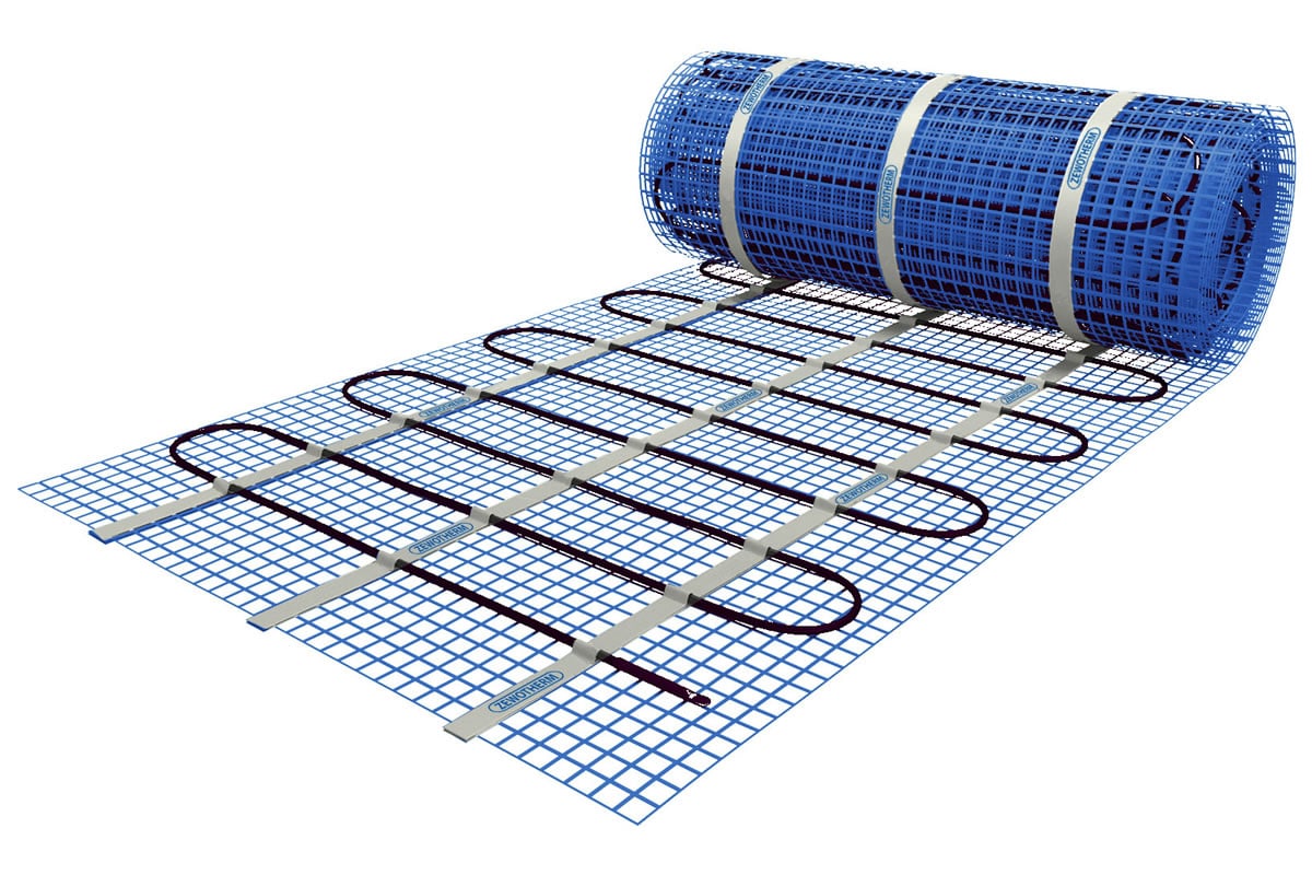 Eine teilweise ausgerollte blaue Netzrolle, die ein Muster eingebetteter schwarzer Heizdrähte offenbart. Die Gitterstruktur, bekannt als Heizmatte, ist für elektrische Fußbodenheizungssysteme konzipiert, wobei die Drähte gleichmäßig verteilt und in regelmäßigen Abständen durch weiße Streifen gesichert sind. Ideal für eine effiziente Estrichtrocknung.